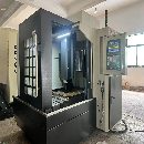 []佳瑞特8070雕铣机，新代系统，安川电机驱动，ER32主轴，24000转，三轴移动.
